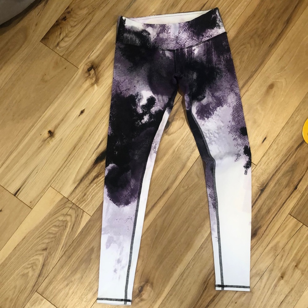 Alo leggings purple, white, dark blue/black wash